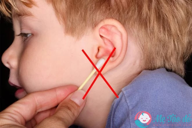Mẹ có nên lấy ráy tai cho trẻ không?