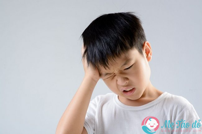 Tại sao trẻ bị đau đầu sau gáy?
