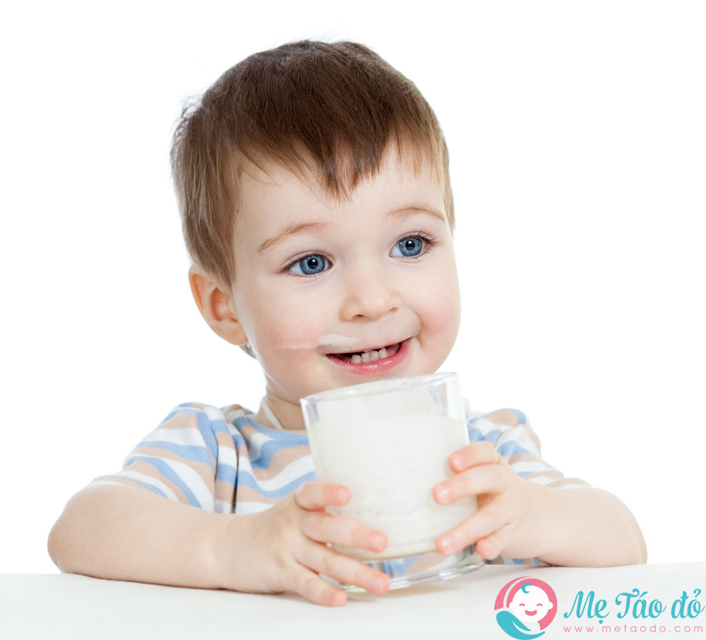 Mẹ nên cho trẻ uống sữa công thức đến mấy tuổi?