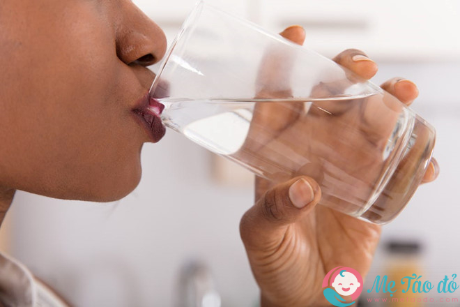 Những lợi ích ấn tượng từ việc uống nước lúc bụng đói vào buổi sáng /// Ảnh minh họa: Shutterstock